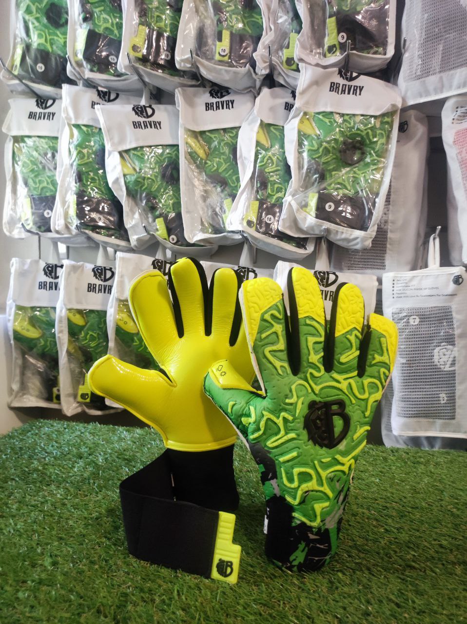 Вратарские перчатки Bravry CATALYST ROLL/NEG FLUO GREEN CONTACT